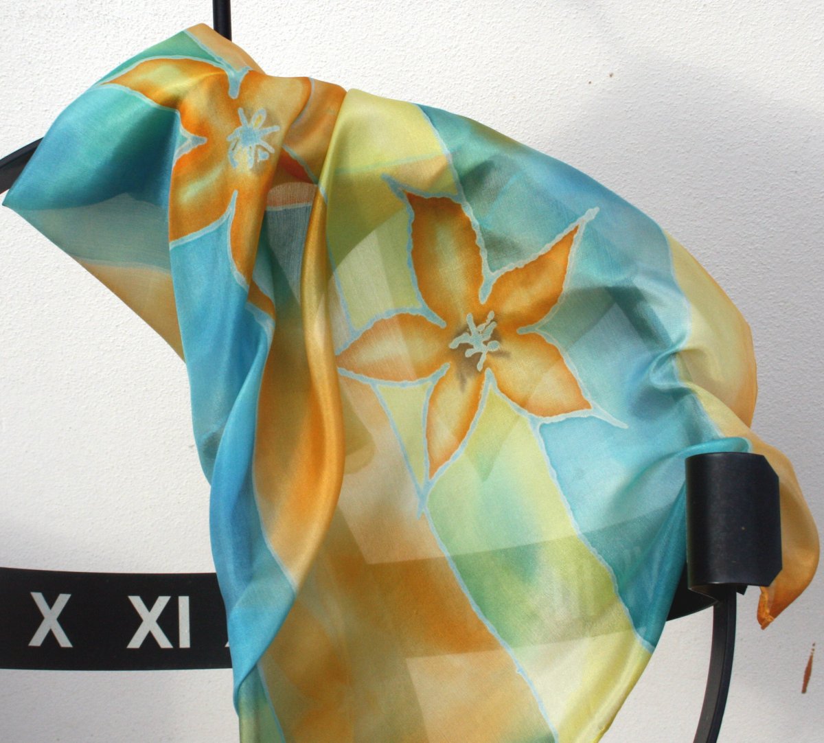 Hedvábný šátek: Květované pruhy