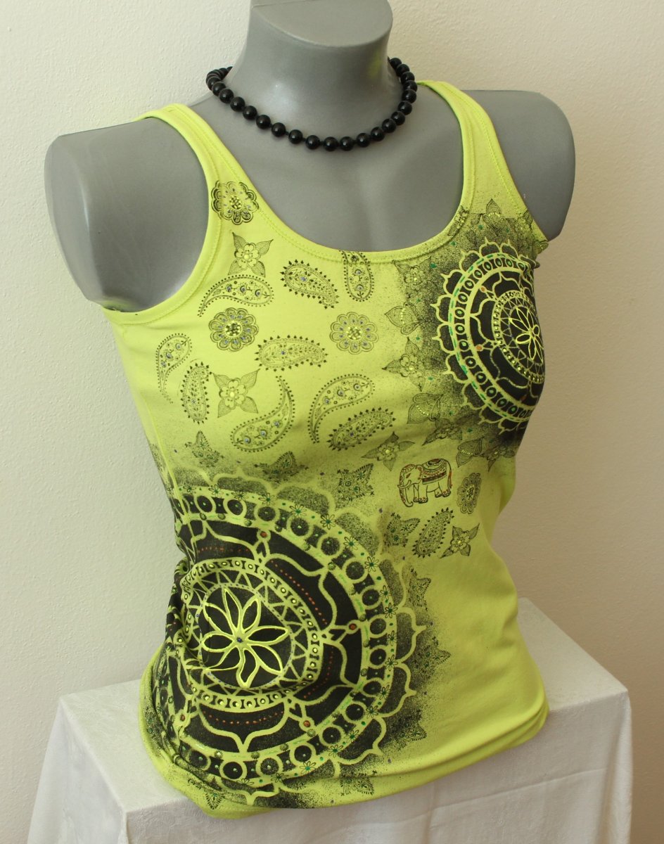 Tílko zelenkavé s mandalou a slonem