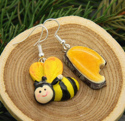 chleba s medem a včelka medonosná