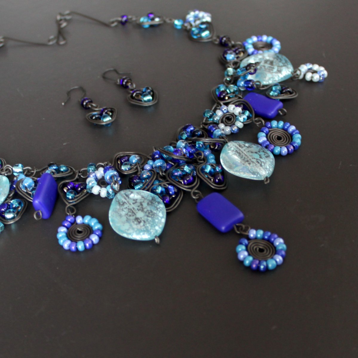 NEKONEČNÁ MODRÁ DÁLAVA