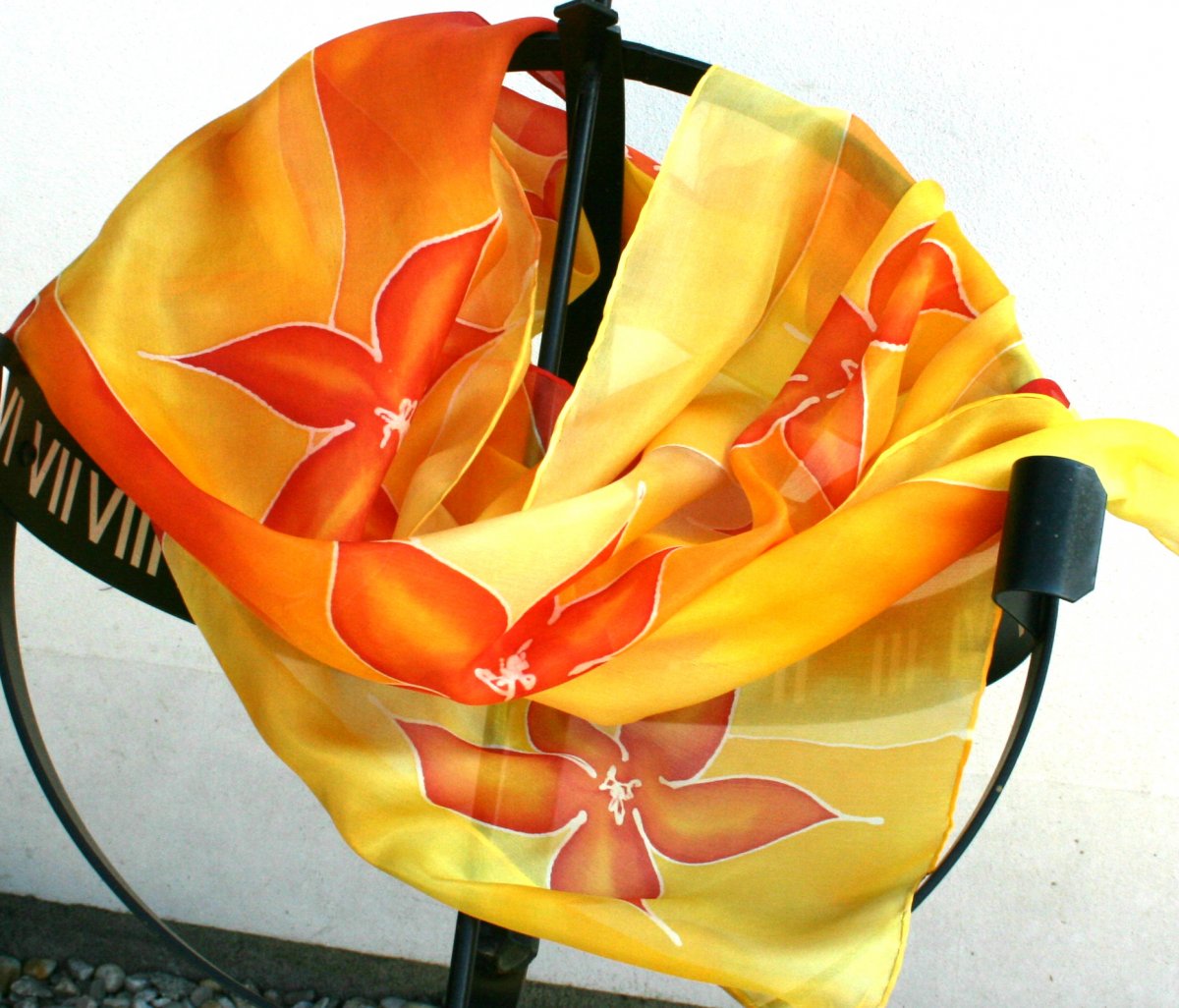 Hedvábná šála: Květy červeno-žluté