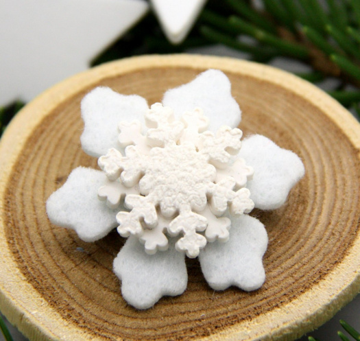 sněhová vločka  ... brož 4 cm