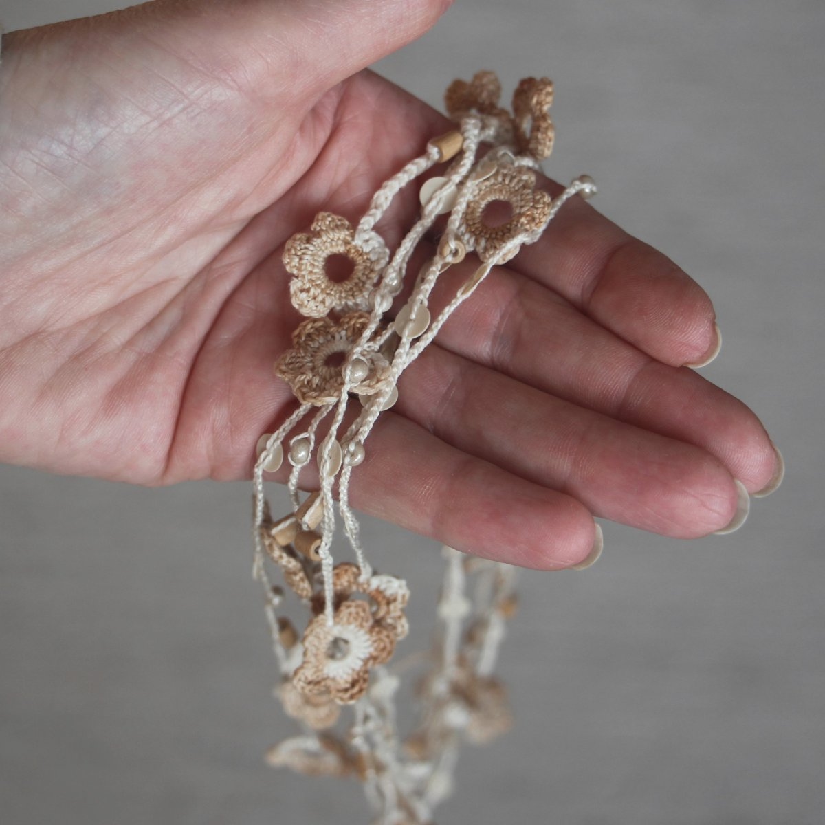 Náhrdelník, obojek, náramek - Latte