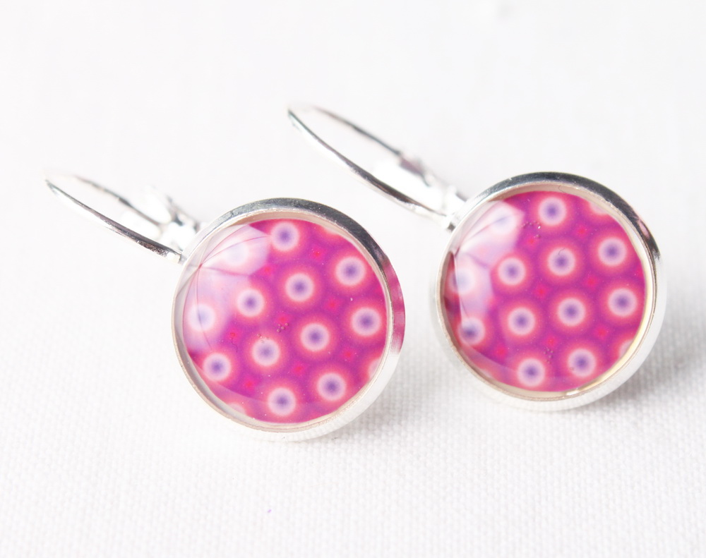 Růžovo-fialové puntíky