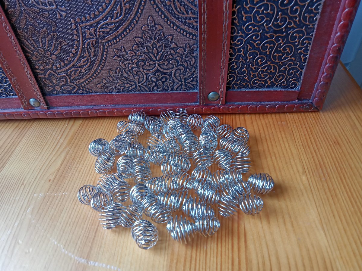 Kovové klícky na korálky DOPRODEJ !!! (100ks/29Kč)