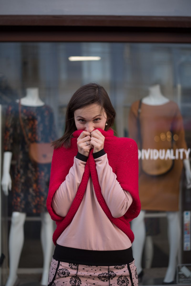 Petená vesta malinová, velikost UNI