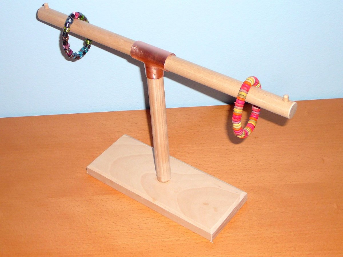 Jednopatrový stojánek - buk - delší