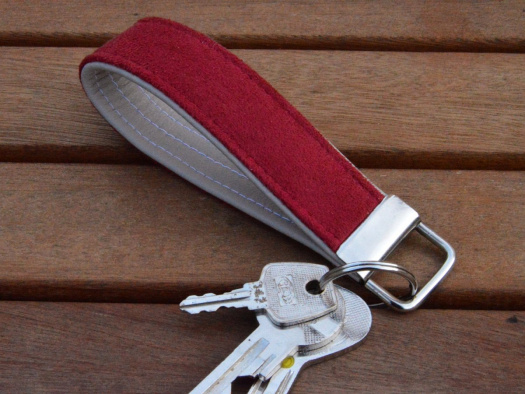 Klíčenka s kroužkem kůže + alcantara bordó