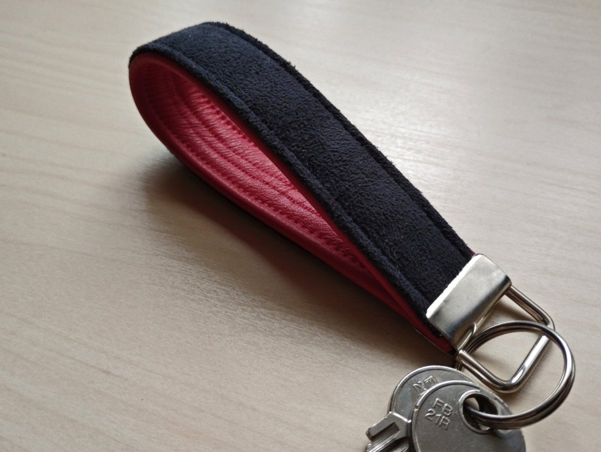 Klíčenka s kroužkem kůže + alcantara černá