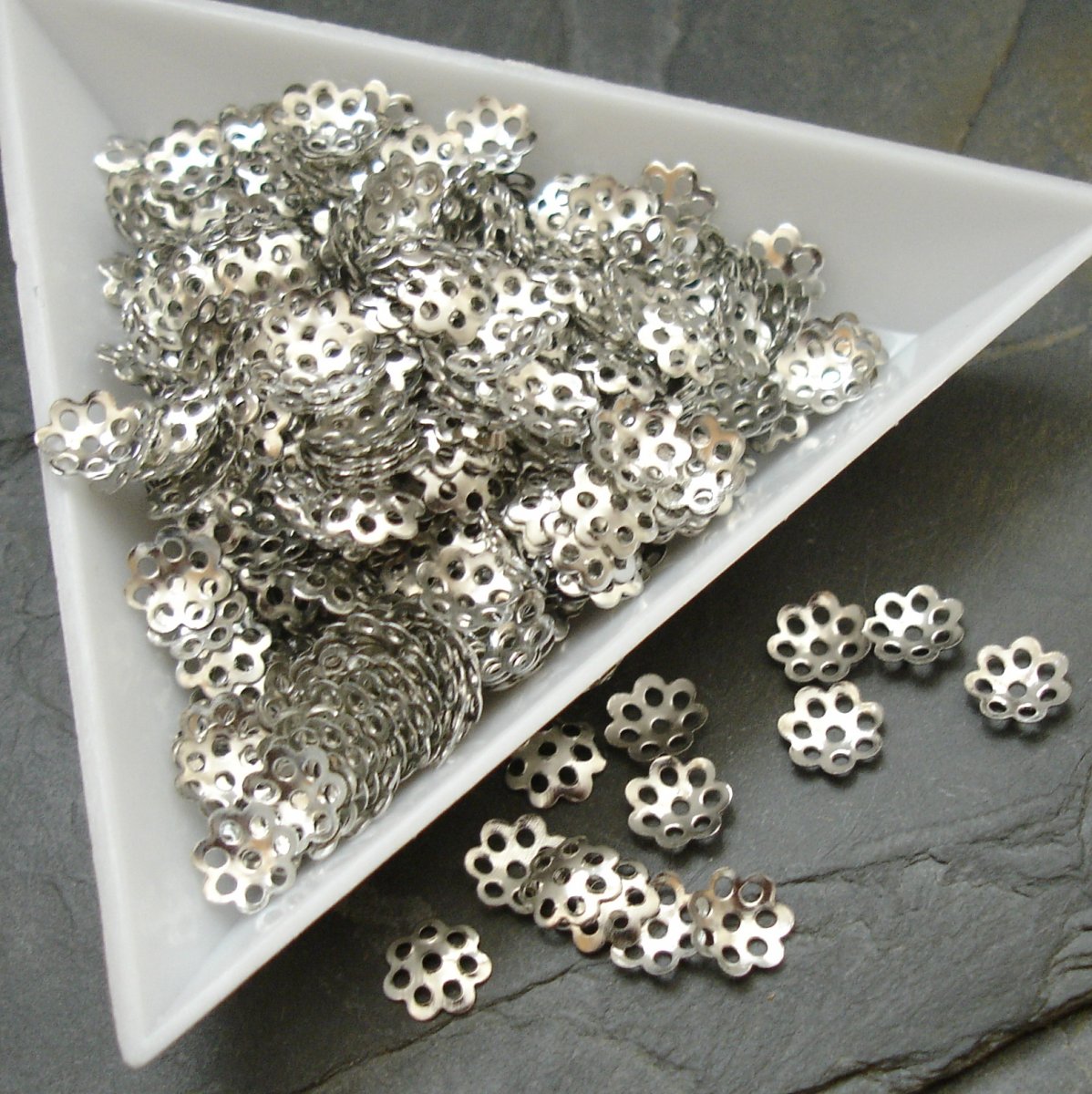 Kaplík cca 6mm - platinový - 100 ks