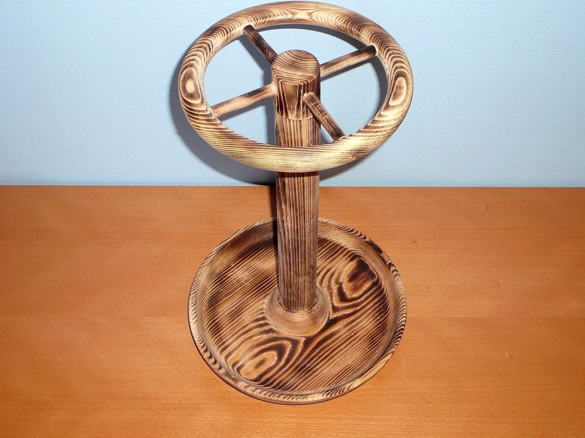 Otočný stojan s miskou - na zakázku