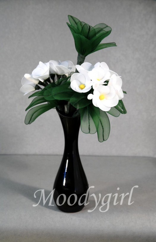 Dekorace - Bílá květina ve váze