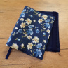 Obal na knihu - výška 21,5 cm - kvítka na modré