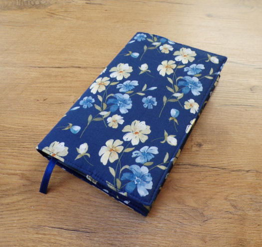 Obal na knihu - výška 21,5 cm - kvítka na modré