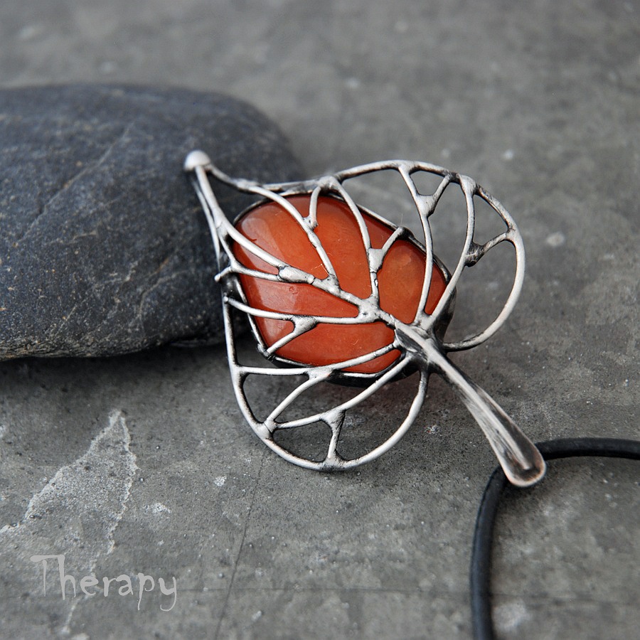 Lipový list s karneolem II.