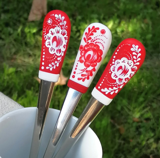 Latté - Folklorní červenobílá lžička 