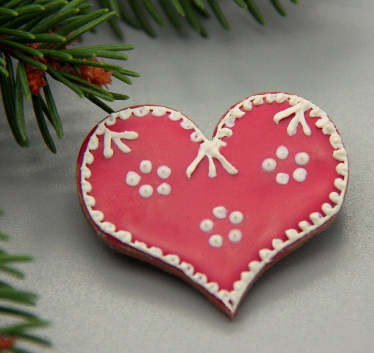 perníkové srdíčko s červenou polevou.. brož 4 cm