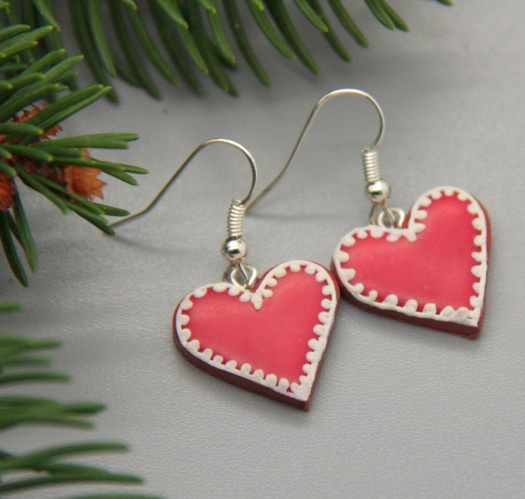 vánoční perníčky jako srdíčka .. s červenou polevou