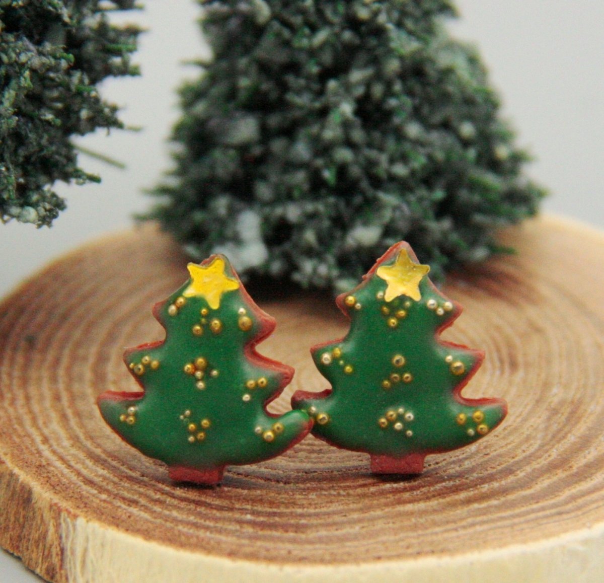 perníčky zdobené polevou jako stromečky .. pecičky 1,4 cm