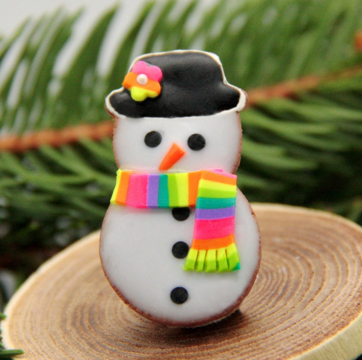 perníková brož s barevnou polevou ... sněhulák ..  4 cm