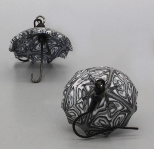  deštníčky , deštníky do uší ...  i v dešti elegantní  :-)