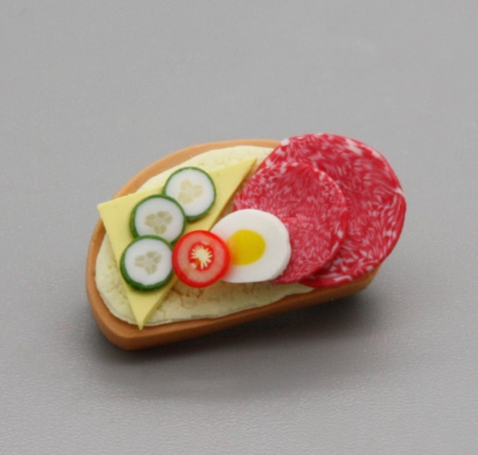 obložený chlebíček.. brož 2,5 cm