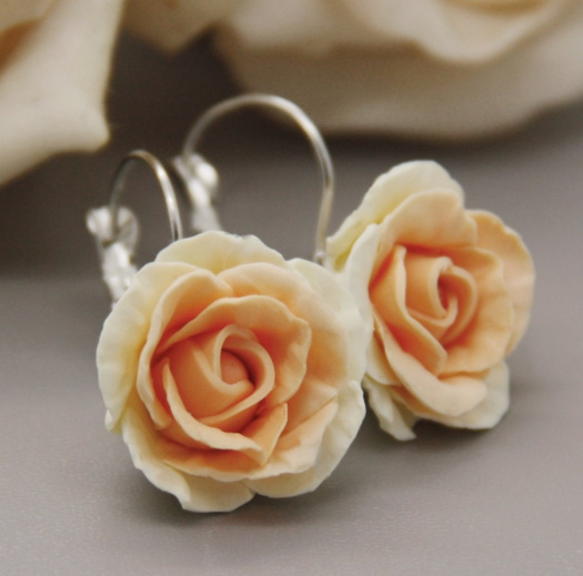 růže  .. cvakačky 2 cm