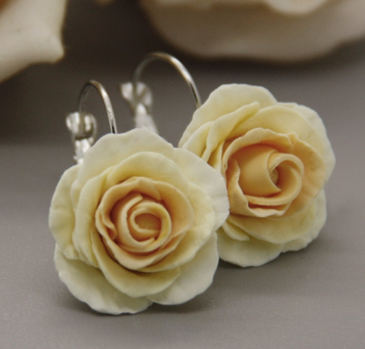 růže  .. cvakačky 2 cm