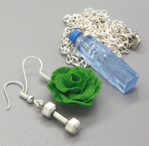 fitness souprava ...  s lahví vody činkou a salátem