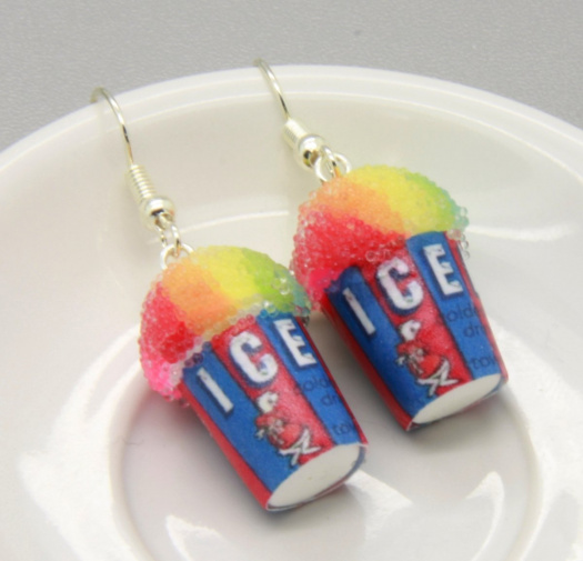 ledová tříšť v papírovém kornoutku