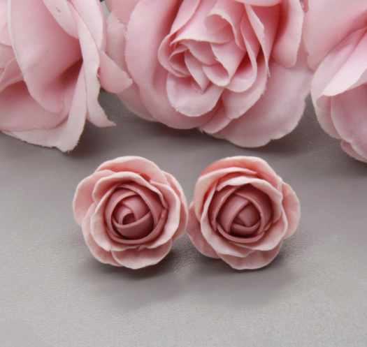 růže  .. pecky 2 cm