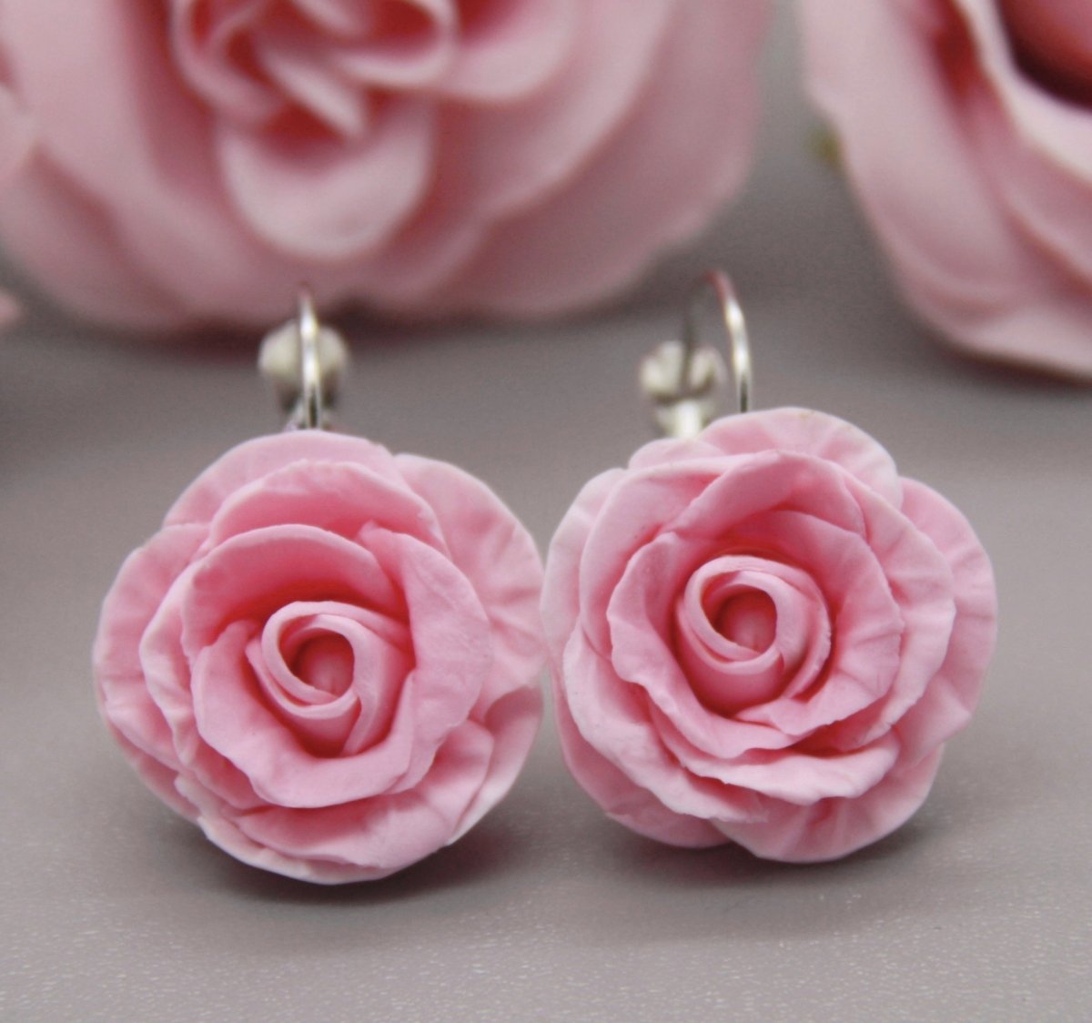 růže.. cvakačky 2 cm