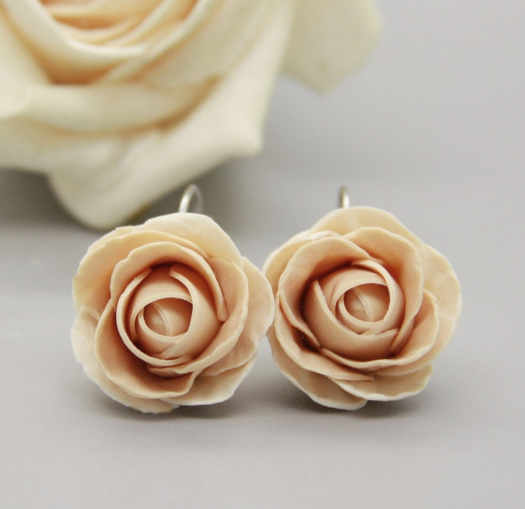 růže.. cvakačky 2 cm