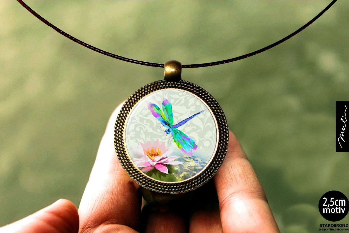 Vážka a lotos - přívěsek na krk
