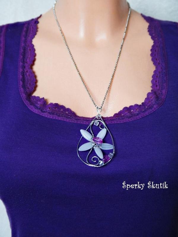 NA0015 - Fialovo-bílá kapka s květinou