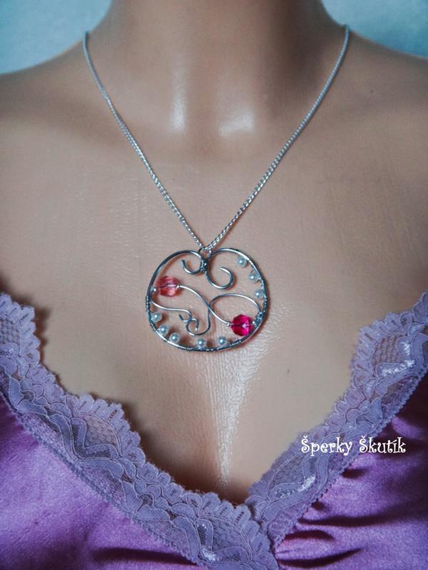 NA0041 - Drátkované kolečko s růžovými a perlovými korálky