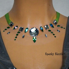 NA0062 - Hráškově zelený náhrdelník