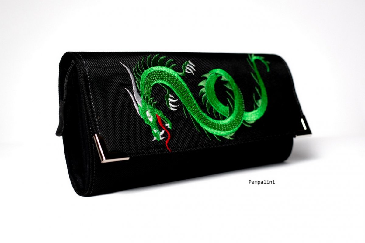 Vyšívaná peněženka - Drak na černé