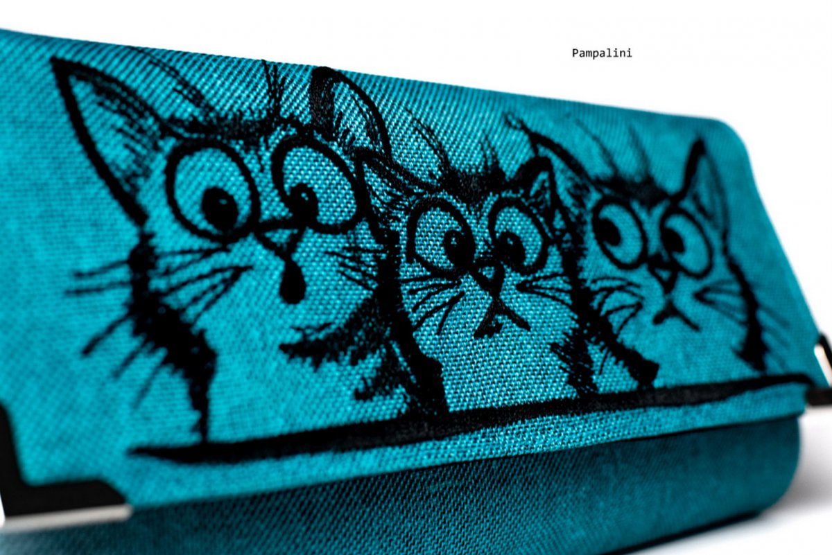 Vyšívaná peněženka - Tři kočky na tyrkysu