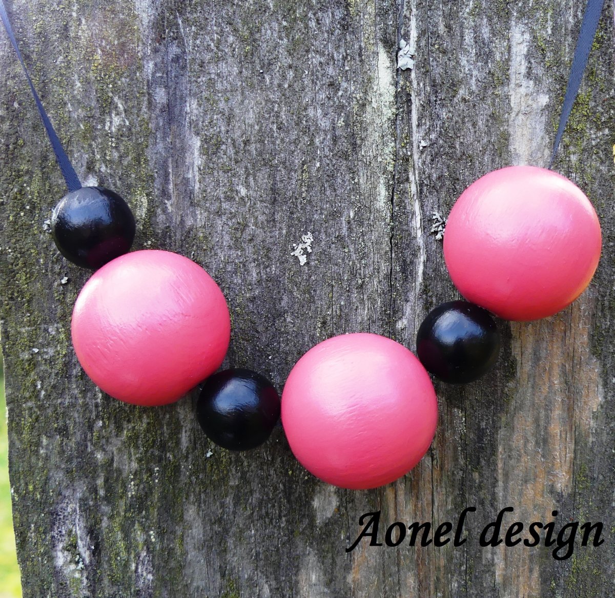 Červeno-černý náhrdelník z dřevěných korálků