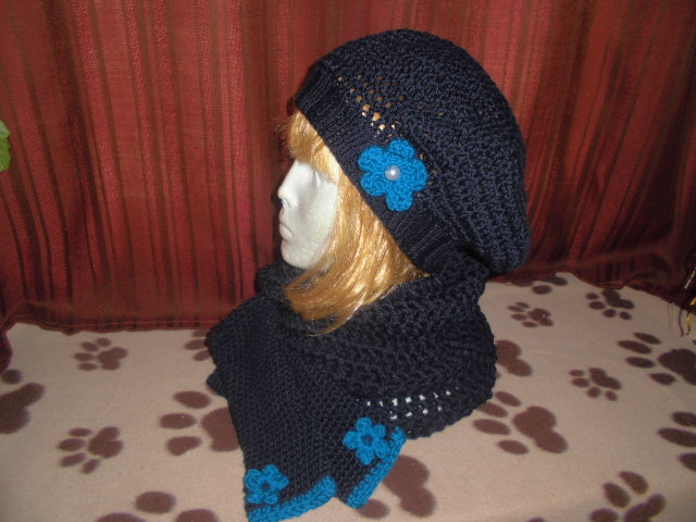 Nákrčník háčkovaný tmavě modrý