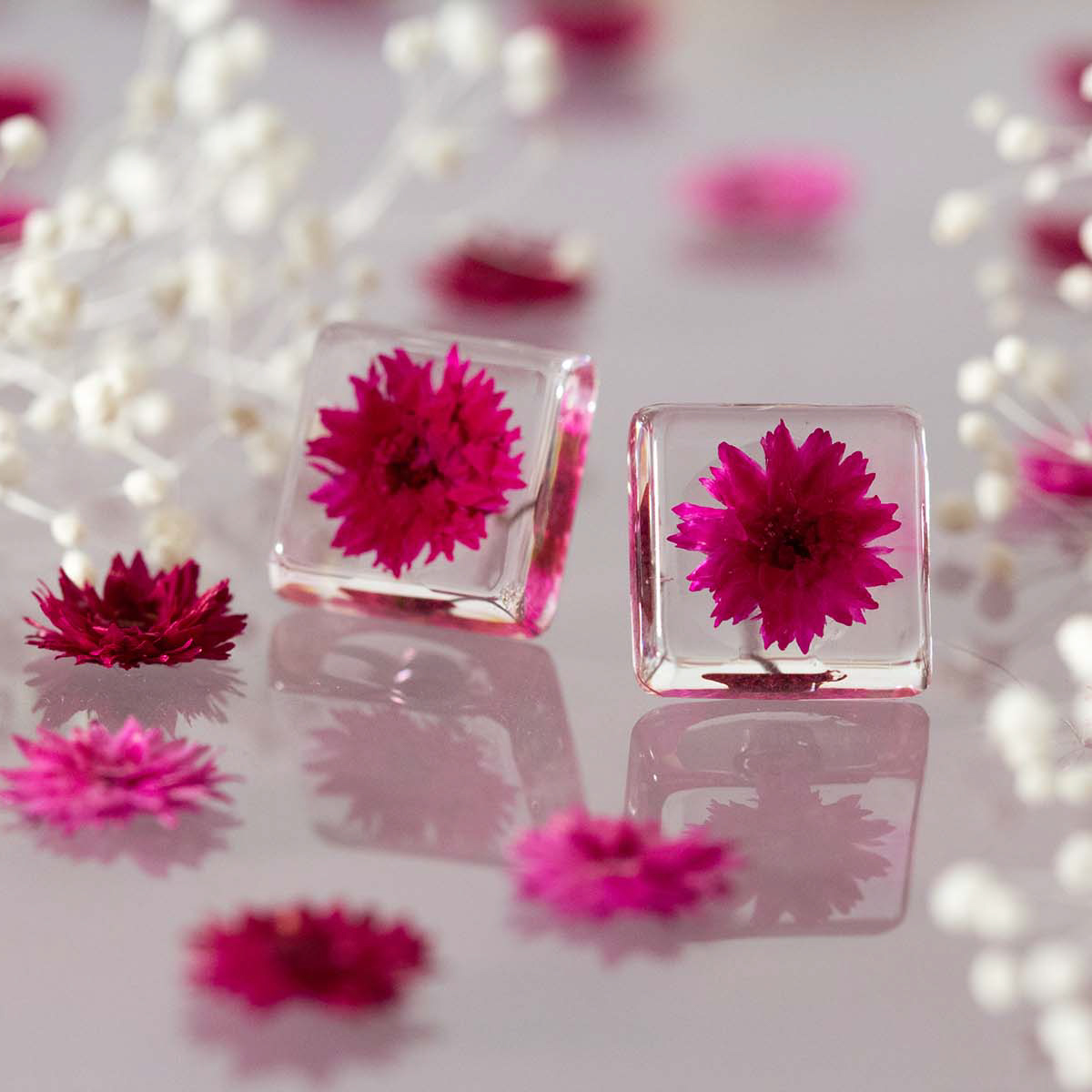 Jemné fuchsiové náušnice s pravými květy