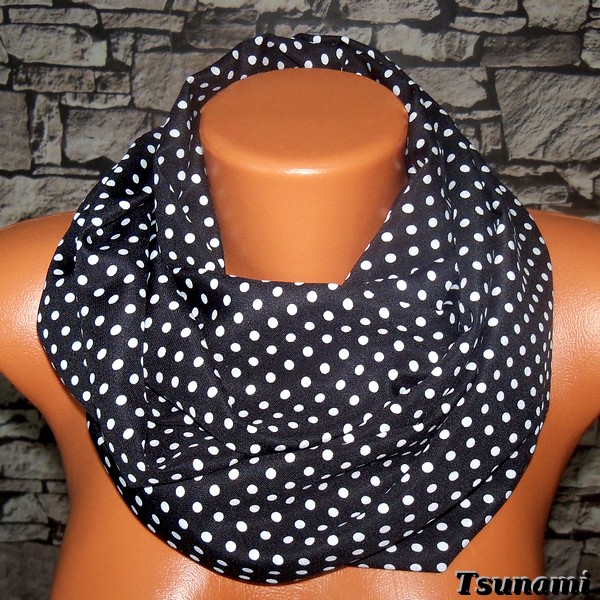 Nákrčník černý s puntíky