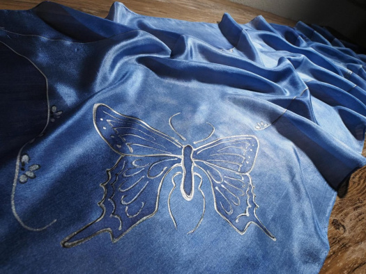 Motýl - modrá hedvábná šála