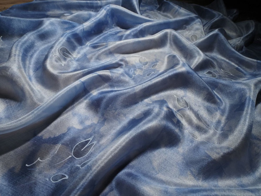 Kvítky - bleděmodrý hedvábný šátek