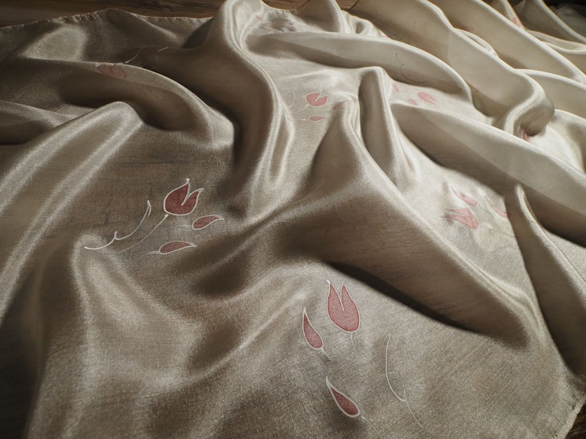 Kvítky - béžová hedvábná šála