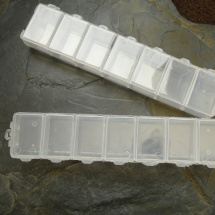 Plastový box jednořadý cca 15x3cm - 7 přihrádek - 1 ks