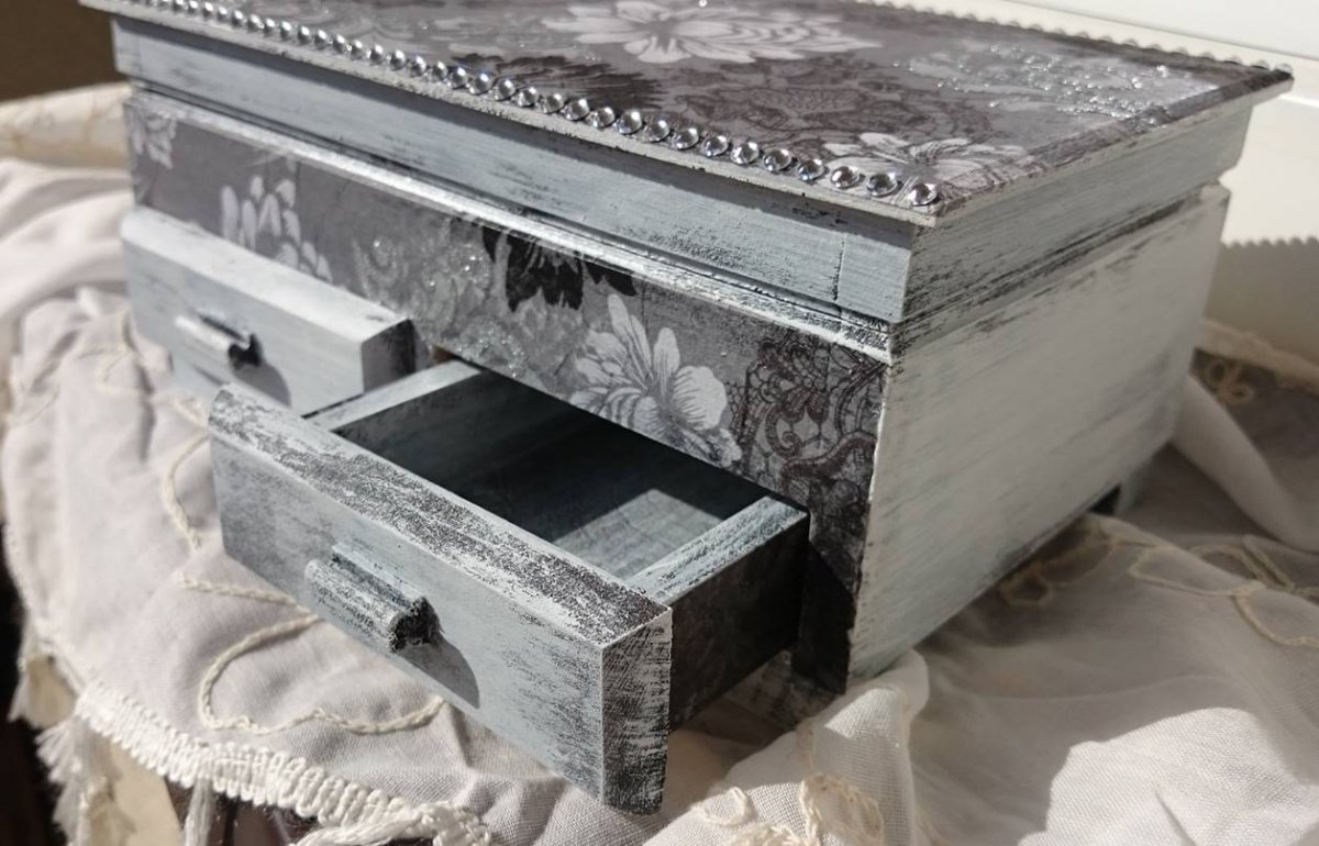 Elegantní šperkovnice