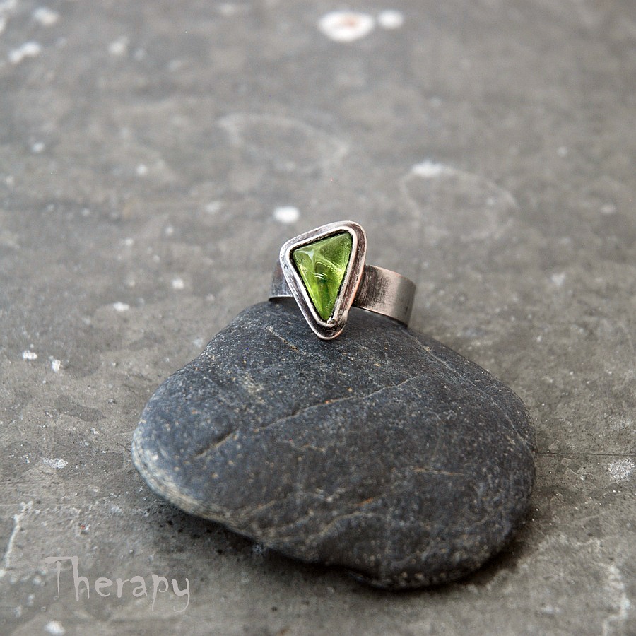 Prsten s olivínem