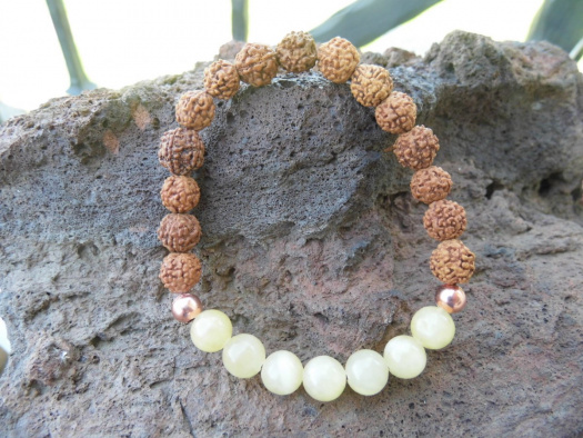 náramek -  korálky rudraksha a jade